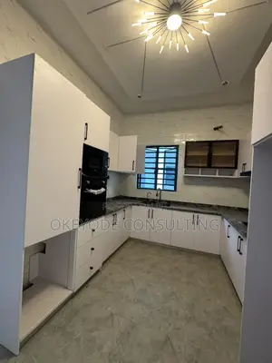 5bdrm House in Oduduwa Crescent, Ikeja GRA for sale