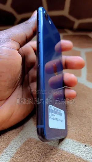 Apple iPhone SE (2022) 64 GB Blue
