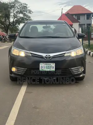 Toyota Corolla LE (1.8L 4cyl 2A) 2018 Black