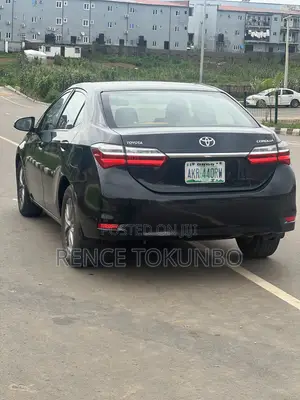 Toyota Corolla LE (1.8L 4cyl 2A) 2018 Black