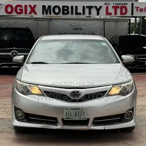 Toyota Camry SE 4dr Sedan (2.5L 4cyl 6A) 2014 Silver