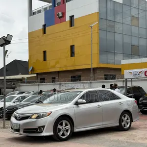 Toyota Camry SE 4dr Sedan (2.5L 4cyl 6A) 2014 Silver