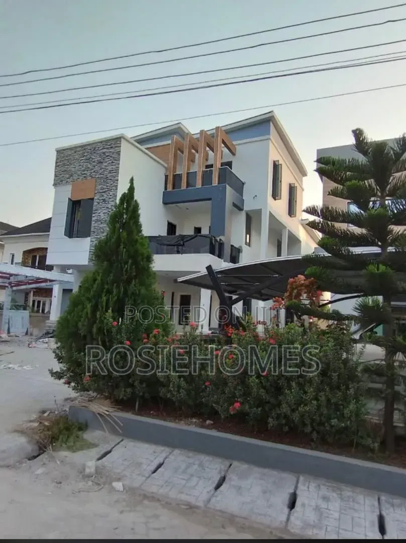 Luxury 5Bedroom Duplex
A Experience: Private Weekend