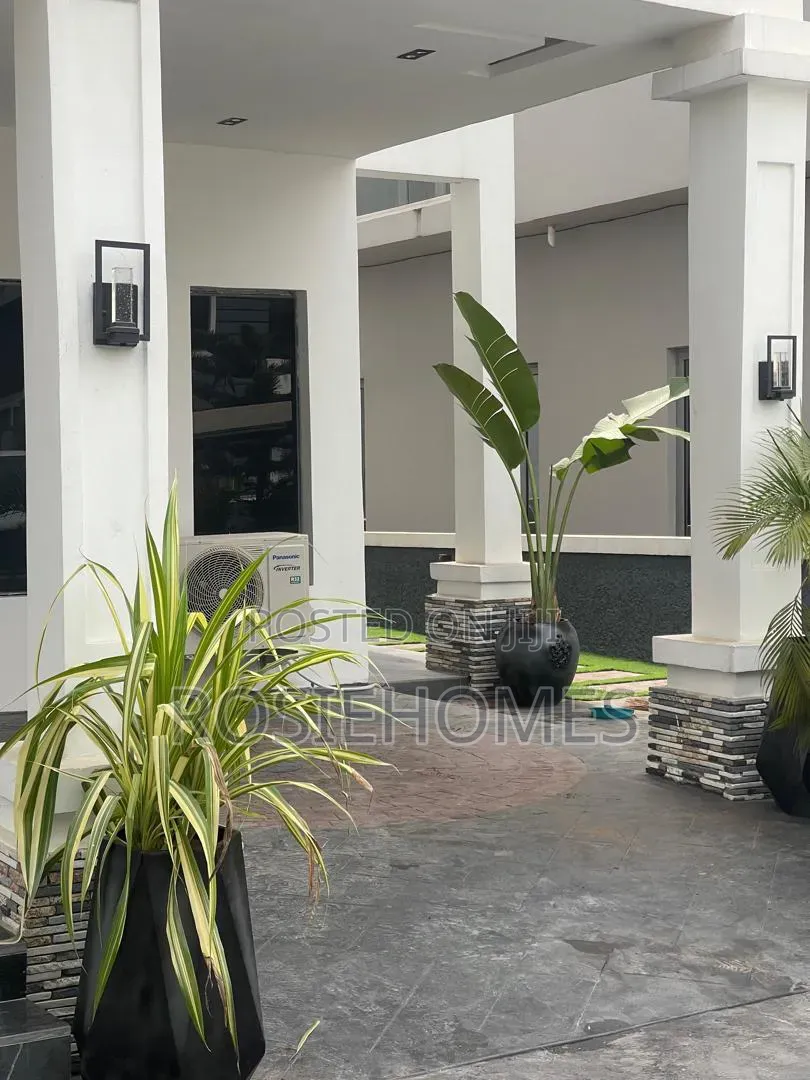 Luxury 5Bedroom Duplex
A Experience: Private Weekend