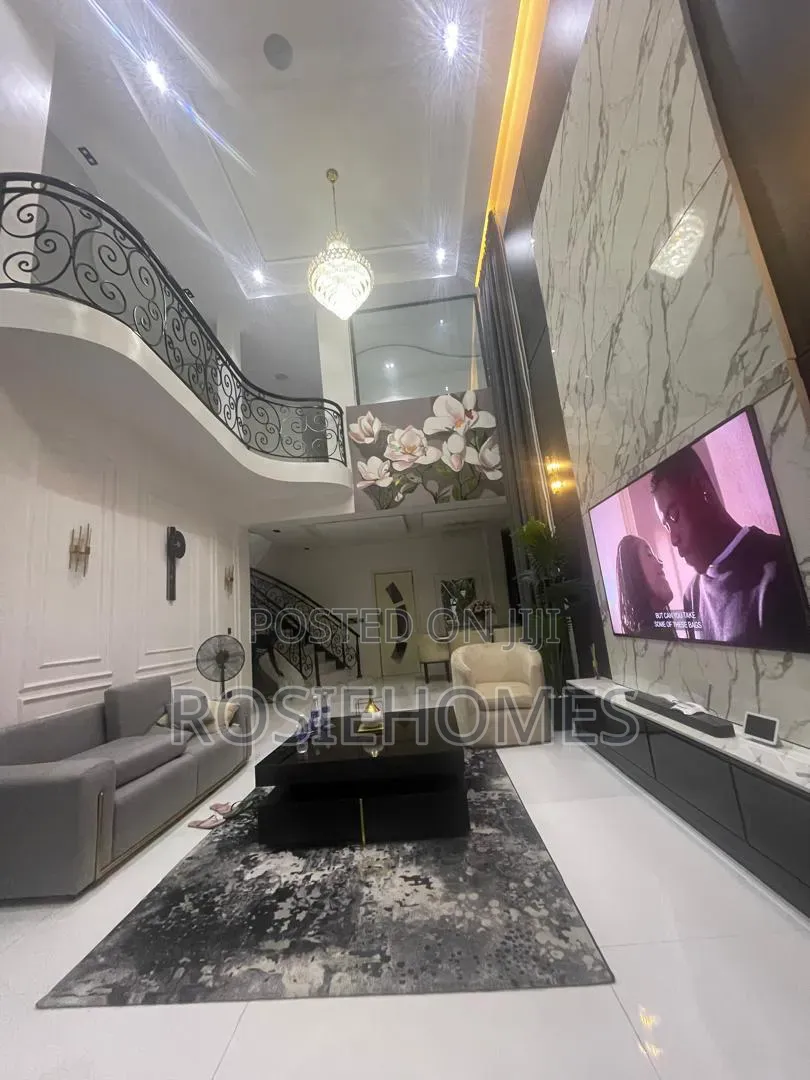 Luxury 5Bedroom Duplex
A Experience: Private Weekend
