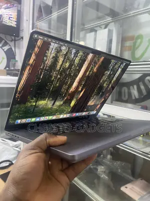 Laptop Apple MacBook Pro 2020 M1 32GB Apple M1 Pro SSD 1T