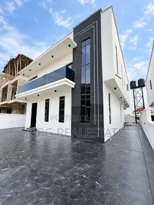5bdrm Duplex in Chevron for sale