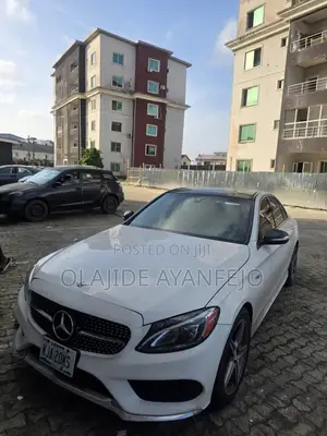 Mercedes-Benz C300 Luxury 4matic Sedan AWD (2.0L 4cyl 7A) 2017 White