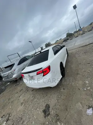 Toyota Camry SE 4dr Sedan (2.5L 4cyl 6A) 2013 White