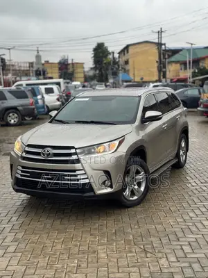 Toyota Highlander Limited V6 4x4 (3.5L 6cyl 6A) 2016 Gold