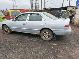 Toyota Camry LE 4dr Sedan (2.2L 4cyl 4A) 2000 Silver