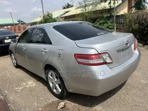 Toyota Camry LE 4dr Sedan (2.5L 4cyl 6A) 2011 Silver