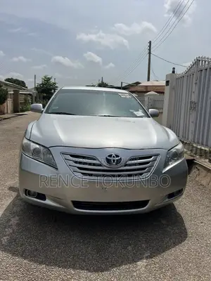 Toyota Camry LE 4dr Sedan (2.5L 4cyl 6A) 2011 Silver