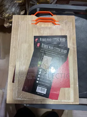 Rubber Wood Cutting Board With Handle (Different Sizes Available)