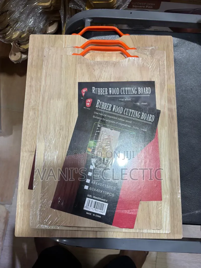 Rubber Wood Cutting Board With Handle (Different Sizes Available)