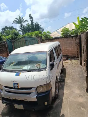 Toyota HiAce 2012 White