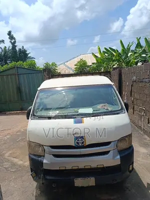 Toyota HiAce 2012 White