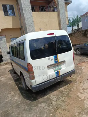 Toyota HiAce 2012 White