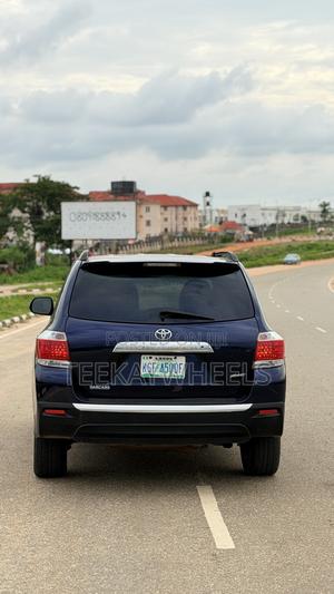 Toyota Highlander 3.5L 4WD 2013 Blue