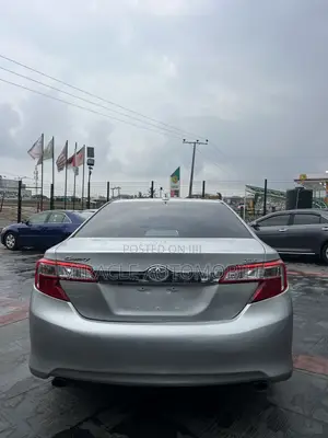 Toyota Camry XLE V6 4dr Sedan (3.5L 6cyl 6A) 2013 Silver
