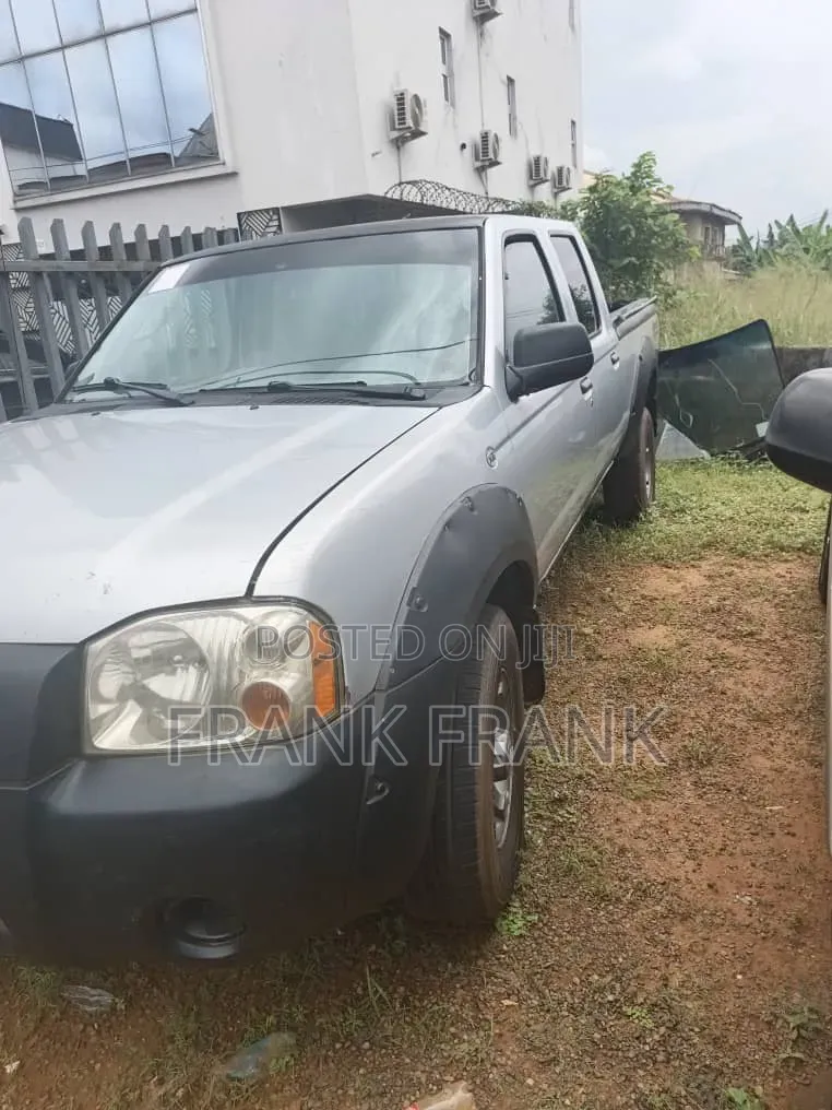 Nissan Frontier Automatic 2005 Silver