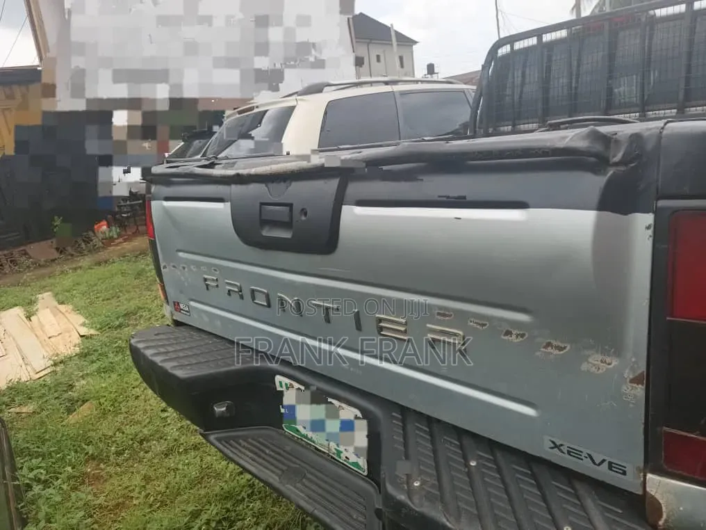 Nissan Frontier Automatic 2005 Silver