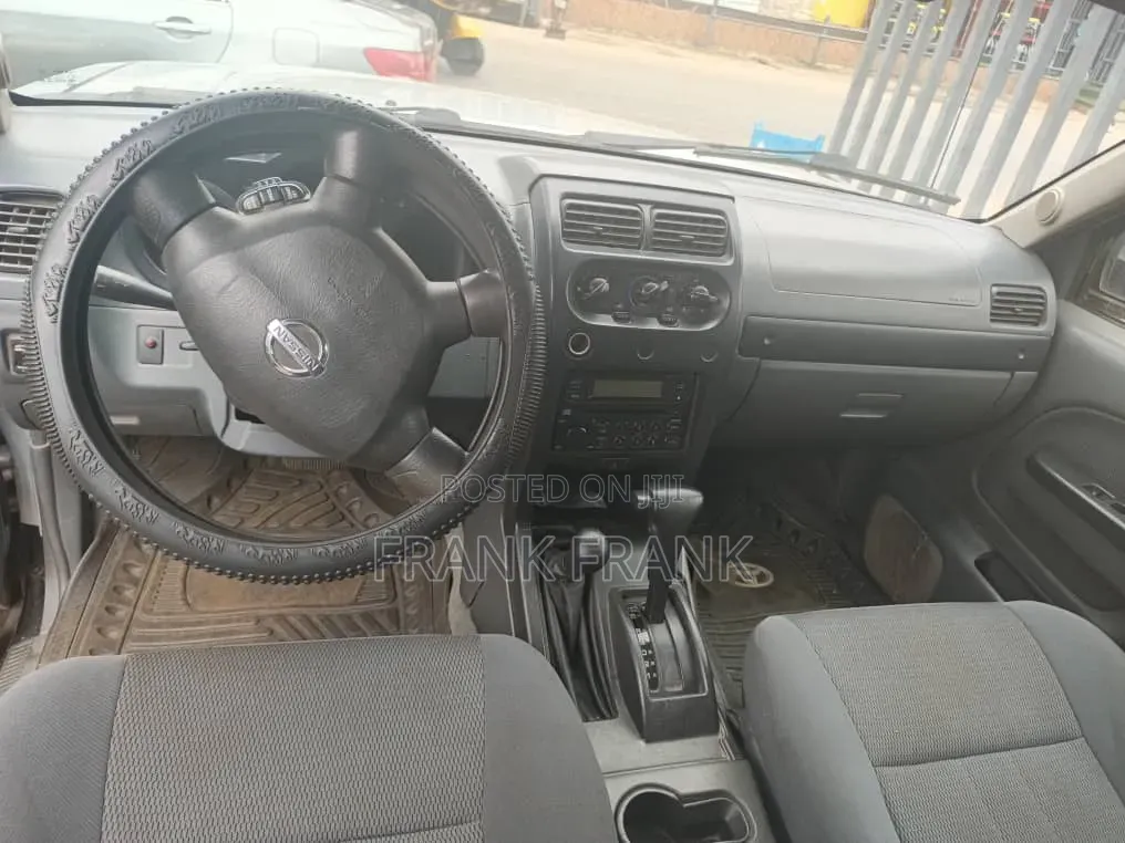 Nissan Frontier Automatic 2005 Silver