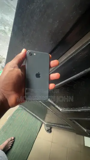 Apple iPhone SE (2020) 64 GB Black