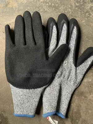 Cut-Resistant Gloves - Level 5 / HPPE Nitrile Coated