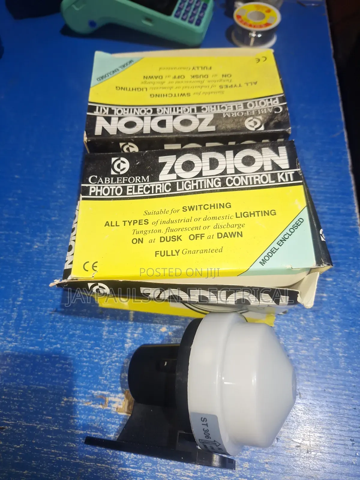 Dusk-to-Dawn Light Sensor