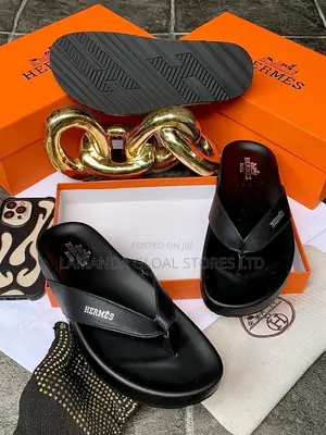 Hermès Leather Thong Sandals in Black