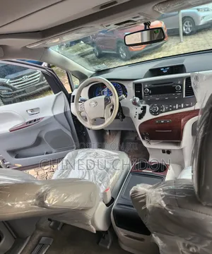 Toyota Sienna 2015 Brown