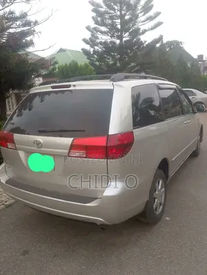 Toyota Sienna 2005 Silver