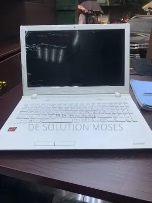 Laptop Toshiba A40 4GB AMD A8 HDD 320GB