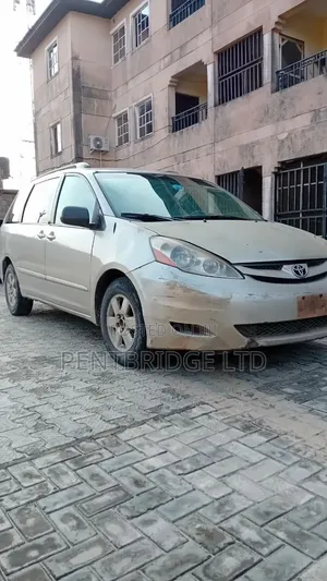 Toyota Sienna XLE 7 Passenger 2010 Silver
