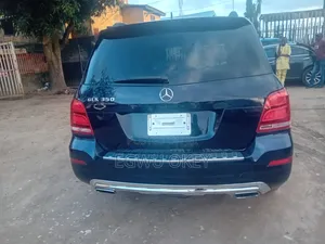Mercedes-Benz GLK-Class Base GLK 350 4dr AWD 4MATIC (3.5L 6cyl 7A) 2015