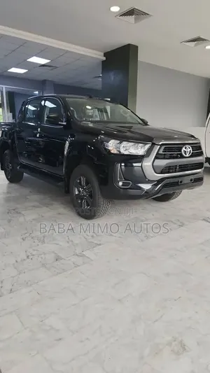 New Toyota Hilux 2025 Black