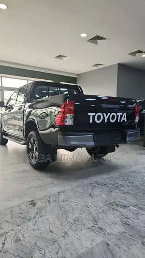 New Toyota Hilux 2025 Black