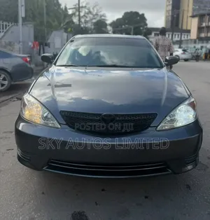 Toyota Camry XLE 4dr Sedan (2.4L 4cyl 4A) 2004 Gray