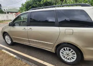 Toyota Sienna XLE 2008 Gold
