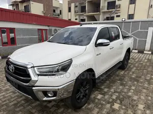 Toyota Hilux 2024 White