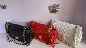 Classic Diamond-Quilted Chain Shoulder Bag