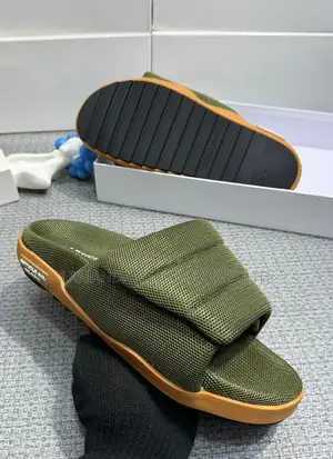 Article No. Puffed Mesh Slide Sandals in Olive