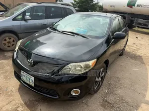 Toyota Corolla LE 4dr Sedan (1.8L 4cyl 4A) 2012 Black