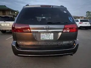 Toyota Sienna LE AWD 2006 Gray
