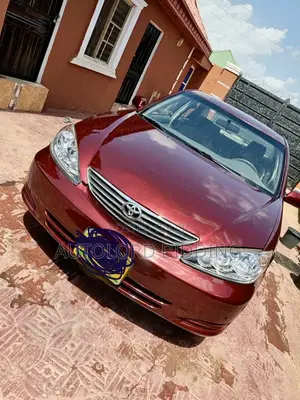 Toyota Camry LE 4dr Sedan (2.4L 4cyl 5A) 2005 Red