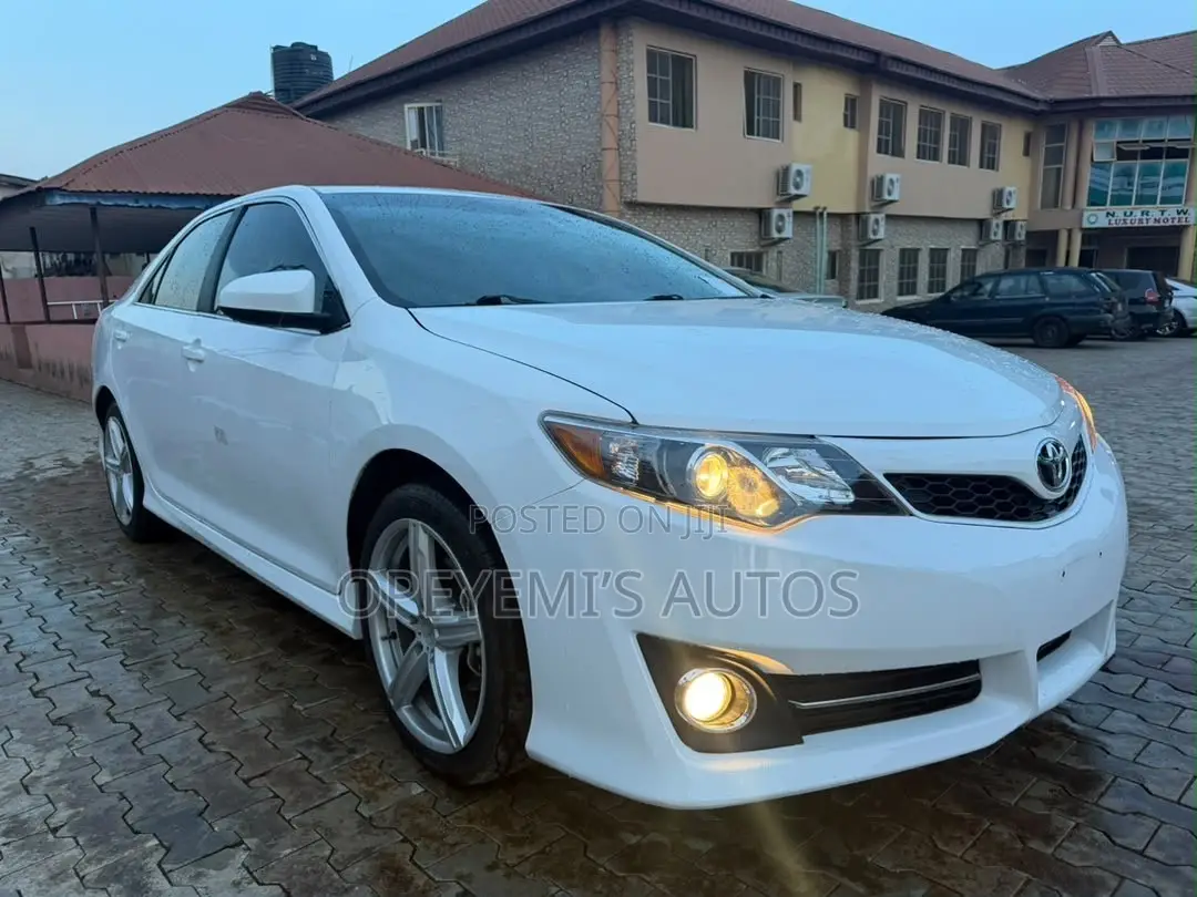 Toyota Camry 2014 White