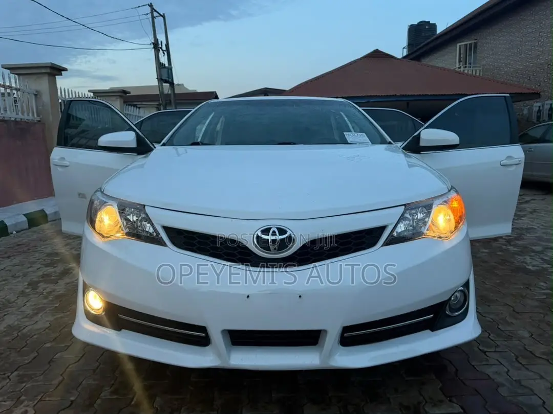 Toyota Camry 2014 White