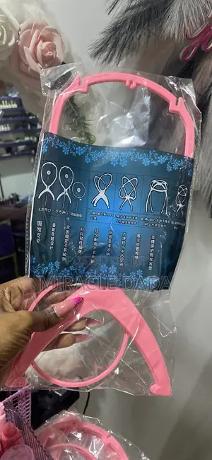 Wig Hanger