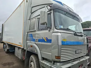 New Arrival 30feet Length IVECO Eight Tyres Container Truck Superb Eng